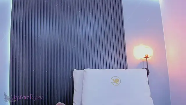 stephany roses  online show from 03.08.25