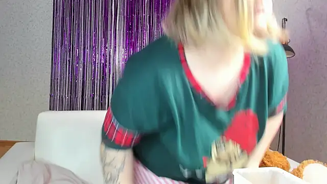 Seductive She Wolf online show from 02.15.25