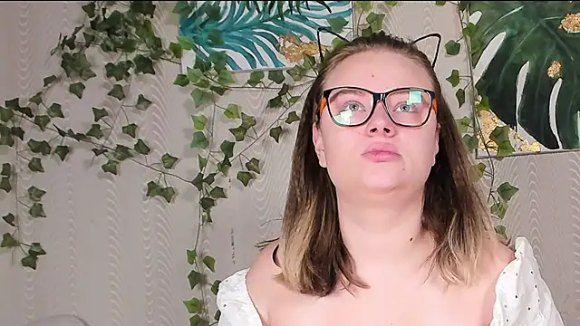 Seductive She Wolf online show from 10.17.25