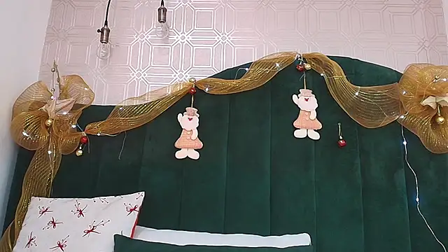 Mia-Monroe online show from 12.22.24