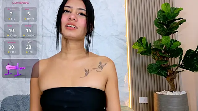 Snapshot of LaurenRodriiguez chatting on 06.15.26 LaurenRodriiguez online show from 06.15.26