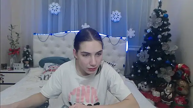 Snapshot of NikaStark_ chatting on 12.13.24 NikaStark online show from 12.13.24