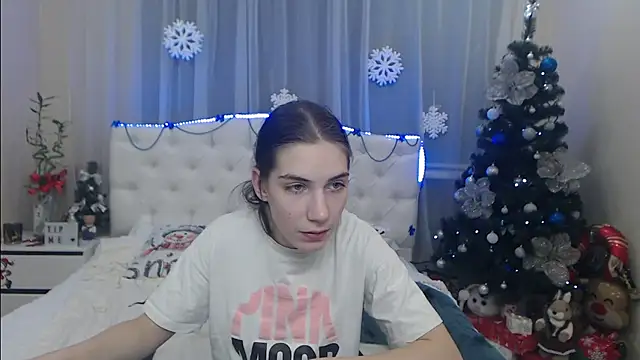 Snapshot of NikaStark_ chatting on 12.14.24 NikaStark online show from 12.14.24