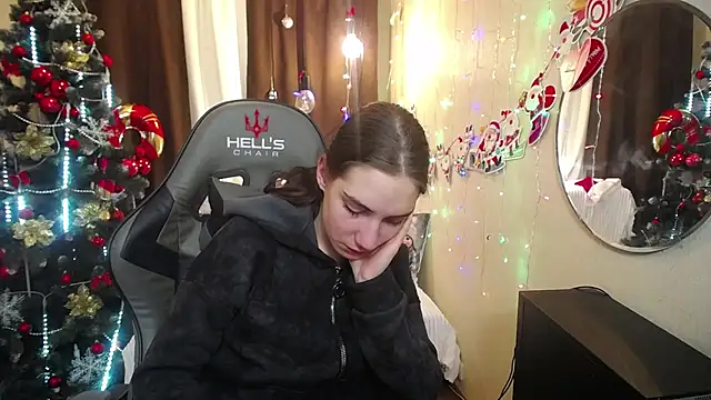 Snapshot of NikaStark_ chatting on 12.16.24 NikaStark online show from 12.16.24