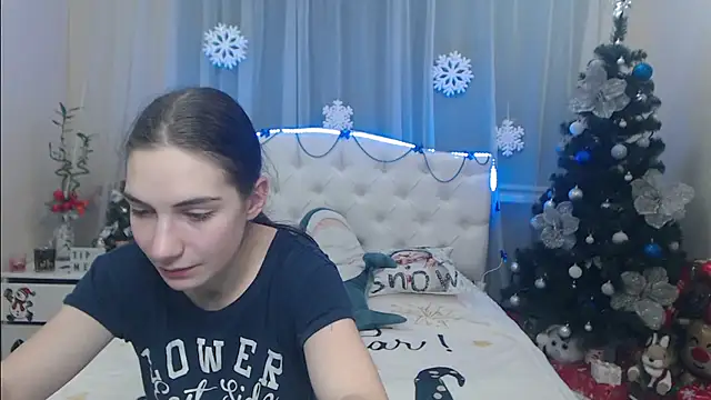 Snapshot of NikaStark_ chatting on 12.19.24 NikaStark online show from 12.19.24