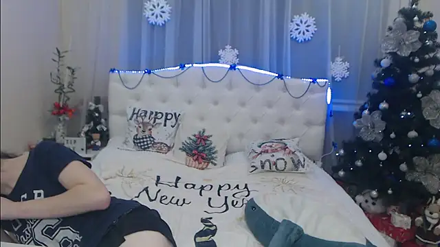Snapshot of NikaStark_ chatting on 12.19.24 NikaStark online show from 12.19.24