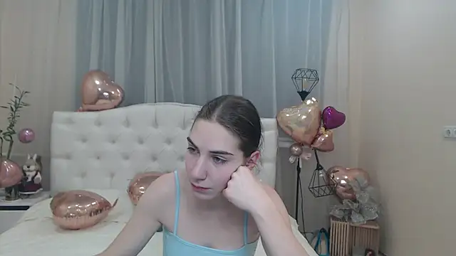 Snapshot of NikaStark_ chatting on 02.15.25 NikaStark online show from 02.15.25