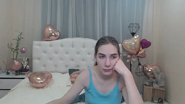 Snapshot of NikaStark_ chatting on 02.20.25 NikaStark online show from 02.20.25