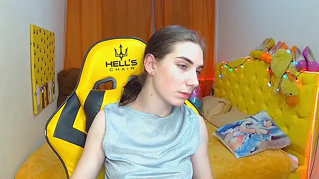 Snapshot of NikaStark_ chatting on 02.25.25 NikaStark online show from 02.25.25