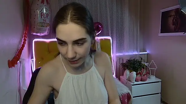 Snapshot of NikaStark_ chatting on 02.28.25 NikaStark online show from 02.28.25