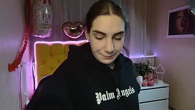 Snapshot of NikaStark_ chatting on 03.01.25 NikaStark online show from 03.01.25