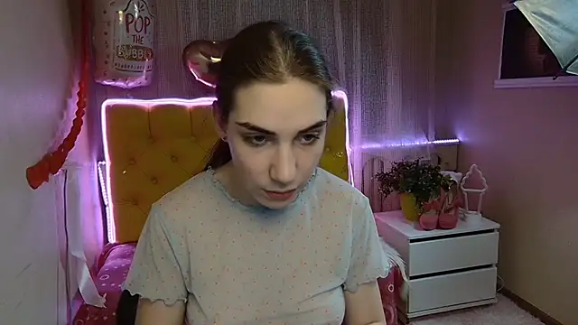 Snapshot of NikaStark_ chatting on 03.04.25 NikaStark online show from 03.04.25