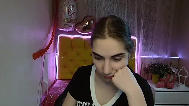 Snapshot of NikaStark_ chatting on 03.09.25 NikaStark online show from 03.09.25