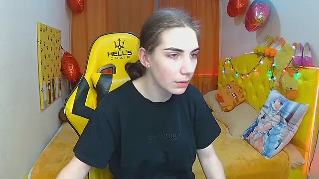 Snapshot of NikaStark_ chatting on 03.10.25 NikaStark online show from 03.10.25