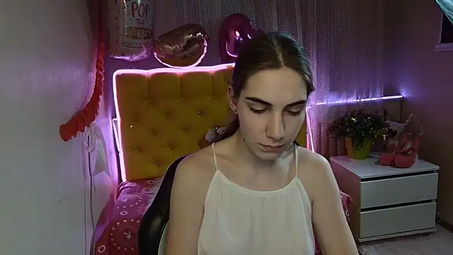 Snapshot of NikaStark_ chatting on 03.19.25 NikaStark online show from 03.19.25