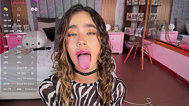 Snapshot of MarianaSnake chatting on 03.08.25 MarianaSnake online show from 03.08.25