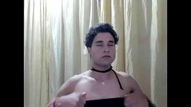 Snapshot of SophiaLevis chatting on 04.10.26 SophiaLevis online show from 04.10.26