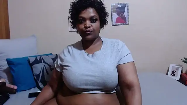 HotCurvyAssx38 online show from 01.05.25