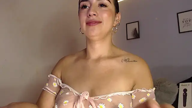 Snapshot of SophiaJoliebm chatting on 12.06.24 SophiaJoliebm online show from 12.06.24