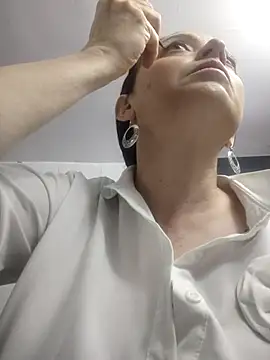 Snapshot of catalinamommyx chatting on 10.01.25 catalinamommyx online show from 10.01.25