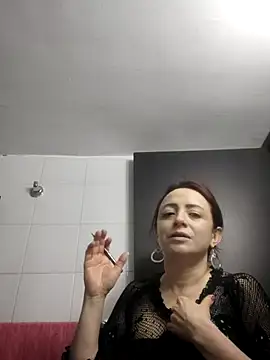 Snapshot of catalinamommyx chatting on 10.05.25 catalinamommyx online show from 10.05.25