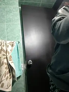 Snapshot of catalinamommyx chatting on 10.13.25 catalinamommyx online show from 10.13.25