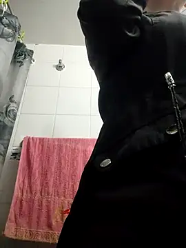 Snapshot of catalinamommyx chatting on 10.14.25 catalinamommyx online show from 10.14.25