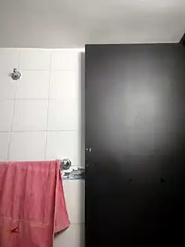 Snapshot of catalinamommyx chatting on 10.15.25 catalinamommyx online show from 10.15.25