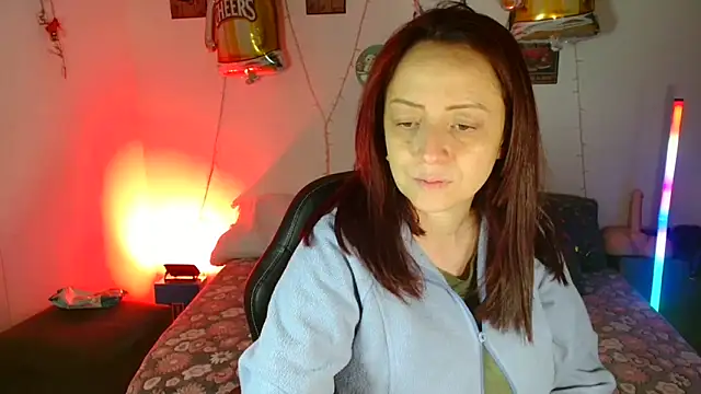 Snapshot of catalinamommyx chatting on 10.20.25 catalinamommyx online show from 10.20.25