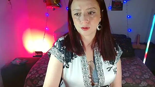 Snapshot of catalinamommyx chatting on 10.21.25 catalinamommyx online show from 10.21.25