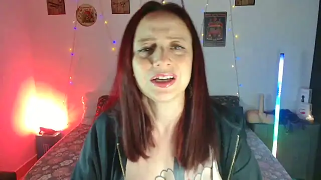 Snapshot of catalinamommyx chatting on 10.22.25 catalinamommyx online show from 10.22.25