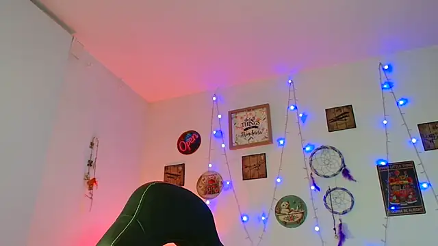 Snapshot of catalinamommyx chatting on 10.25.25 catalinamommyx online show from 10.25.25