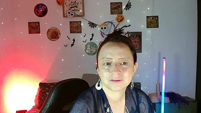 Snapshot of catalinamommyx chatting on 10.27.25 catalinamommyx online show from 10.27.25