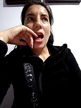 Snapshot of Bonny_Klote chatting on 12.29.24 Bonny Klote online show from 12.29.24