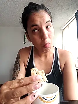 Snapshot of Bonny_Klote chatting on 02.24.25 Bonny Klote online show from 02.24.25