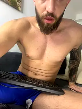 Snapshot of LoveIsBlind_ chatting on 09.28.25 LoveIsBlind online show from 09.28.25