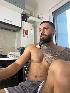 Snapshot of LoveIsBlind_ chatting on 10.08.25 LoveIsBlind online show from 10.08.25