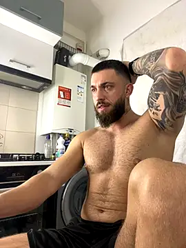 Snapshot of LoveIsBlind_ chatting on 10.16.25 LoveIsBlind online show from 10.16.25