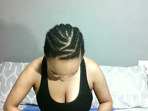 Snapshot of SmallSlut5 chatting on 09.25.25 SmallSlut5 online show from 09.25.25