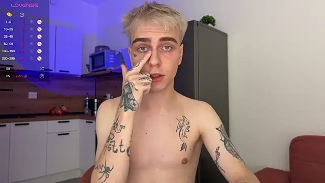 Snapshot of Marcus_Lovrov chatting on 10.22.25 Marcus Lovrov online show from 10.22.25