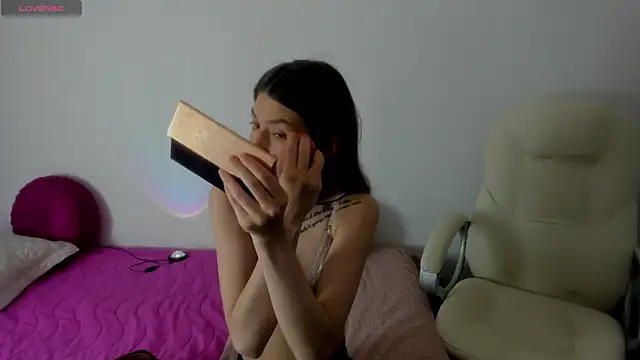 Snapshot of Tesa_cute chatting on 12.13.24 Tesa cute online show from 12.13.24