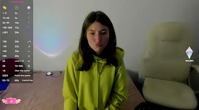 Snapshot of Tesa_cute chatting on 12.26.24 Tesa cute online show from 12.26.24