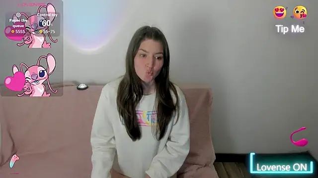 Snapshot of Tesa_cute chatting on 10.15.25 Tesa cute online show from 10.15.25