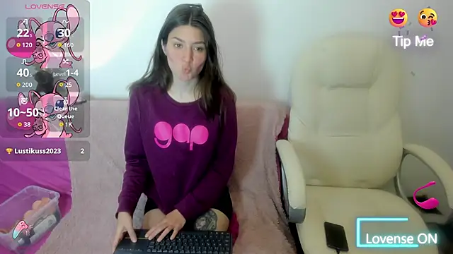 Snapshot of Tesa_cute chatting on 10.22.25 Tesa cute online show from 10.22.25