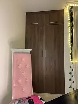 lina pink online show from 02.17.26