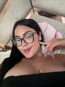 Snapshot of Karla-sexy01 chatting on 10.21.25 Karla-sexy01 online show from 10.21.25