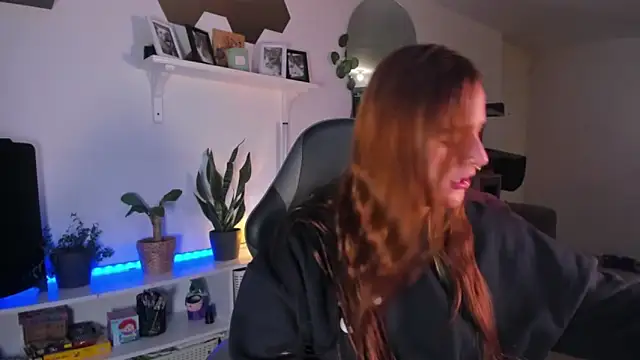 evy orange1 online show from 02.03.26