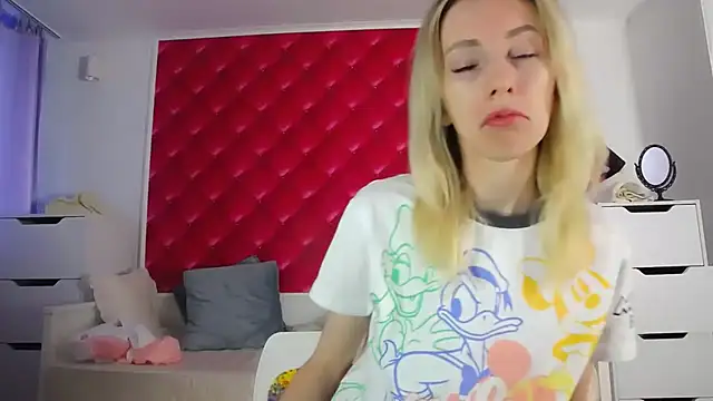 Snapshot of BarbieGoddess chatting on 12.22.24 BarbieGoddess online show from 12.22.24