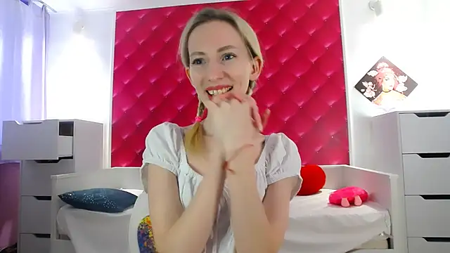 Snapshot of BarbieGoddess chatting on 12.28.24 BarbieGoddess online show from 12.28.24