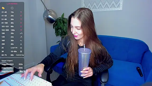 Snapshot of Melanie-Honey chatting on 12.22.24 Melanie-Honey online show from 12.22.24
